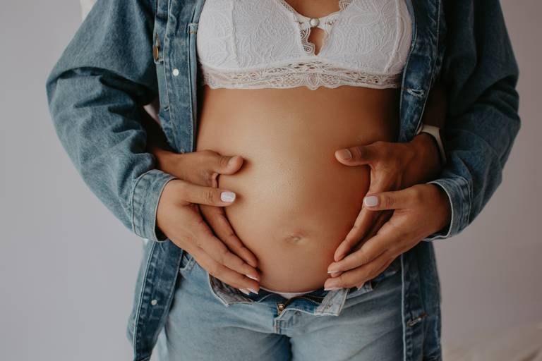 fotos de gestante; gravida no estudio; fotos de gravida no estudio; ensaio de gestante campo grande; campogrande; sessão de gestante no estudio; fotos criativas de gravida; fotografa campo grande; fotos criativas de gestante; gravidas campo grande; ensaio