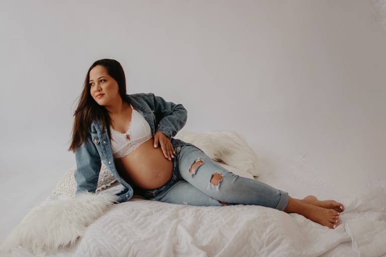 fotos de gestante; gravida no estudio; fotos de gravida no estudio; ensaio de gestante campo grande; campogrande; sessão de gestante no estudio; fotos criativas de gravida; fotografa campo grande; fotos criativas de gestante; gravidas campo grande; ensaio