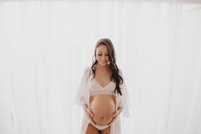 fotos de gestante; gravida no estudio; fotos de gravida no estudio; ensaio de gestante campo grande; campogrande; sessão de gestante no estudio; fotos criativas de gravida; fotografa campo grande; fotos criativas de gestante; gravidas campo grande; ensaio