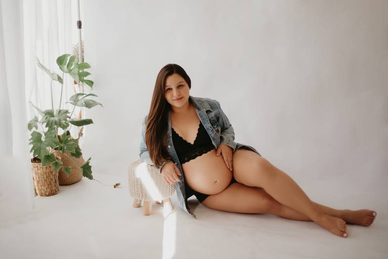 fotos de gestante; gravida no estudio; fotos de gravida no estudio; ensaio de gestante campo grande; campogrande; sessão de gestante no estudio; fotos criativas de gravida; fotografa campo grande; fotos criativas de gestante; gravidas campo grande; ensaio