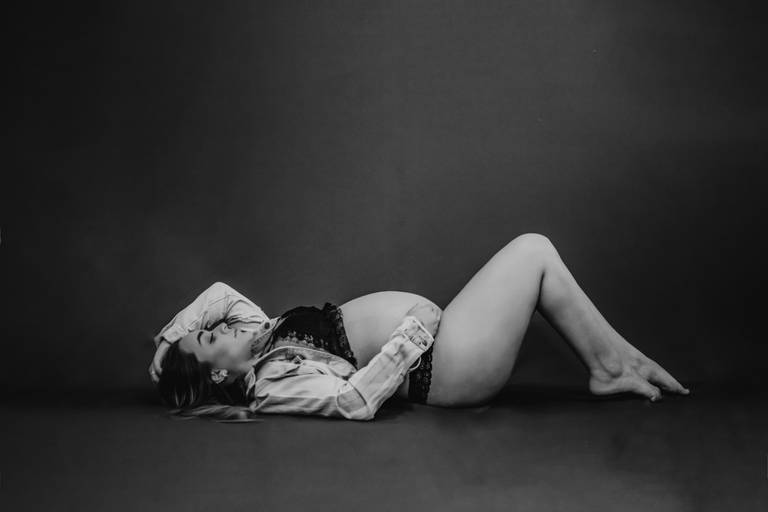 fotos de gestante; gravida no estudio; fotos de gravida no estudio; ensaio de gestante campo grande; campogrande; sessão de gestante no estudio; fotos criativas de gravida; fotografa campo grande; fotos criativas de gestante; gravidas campo grande; ensaio