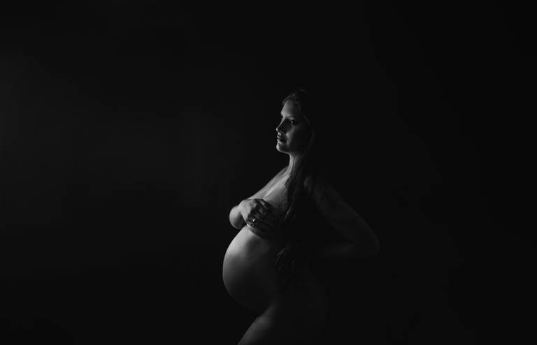 fotos de gestante; gravida no estudio; fotos de gravida no estudio; ensaio de gestante campo grande; campogrande; sessão de gestante no estudio; fotos criativas de gravida; fotografa campo grande; fotos criativas de gestante; gravidas nu; ensaio nua