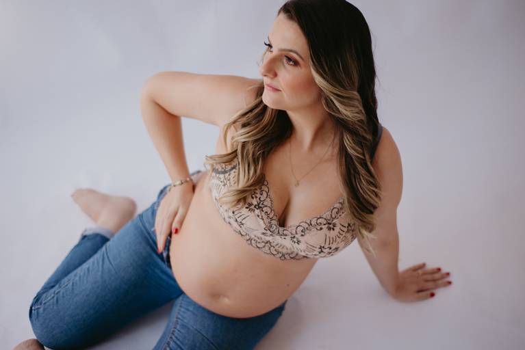 fotos de gestante; gravida no estudio; fotos de gravida no estudio; ensaio de gestante campo grande; campogrande; sessão de gestante no estudio; fotos criativas de gravida; fotografa campo grande; fotos criativas de gestante; gravidas campo grande; ensaio