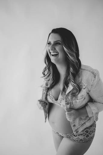 fotos de gestante; gravida no estudio; fotos de gravida no estudio; ensaio de gestante campo grande; campogrande; sessão de gestante no estudio; fotos criativas de gravida; fotografa campo grande; fotos criativas de gestante; gravidas campo grande; ensaio