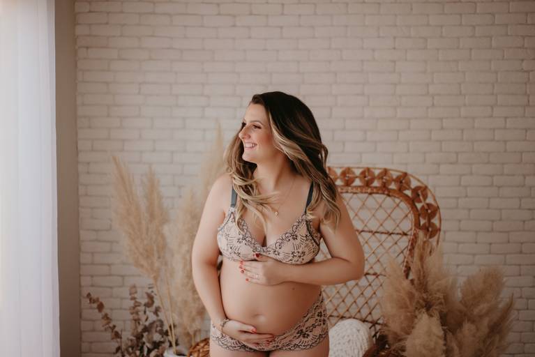 fotos de gestante; gravida no estudio; fotos de gravida no estudio; ensaio de gestante campo grande; campogrande; sessão de gestante no estudio; fotos criativas de gravida; fotografa campo grande; fotos criativas de gestante; gravidas campo grande; ensaio