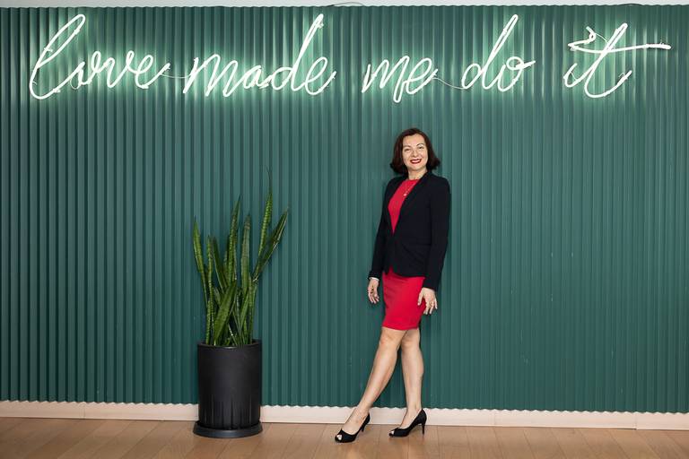 Retrato profissional de professora universitária