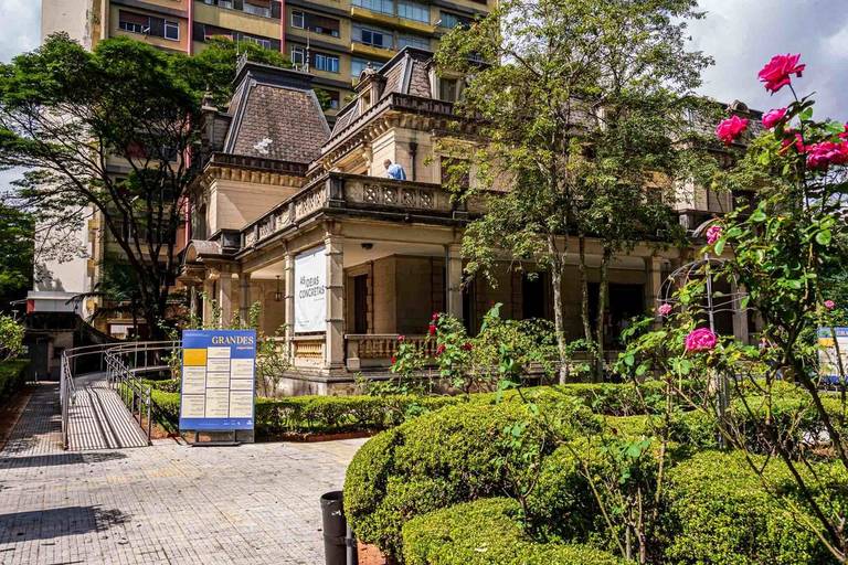 Casa das Rosas: Um charme no meio da agitação, esse espaço cultural preserva a arquitetura clássica em plena Avenida Paulista.