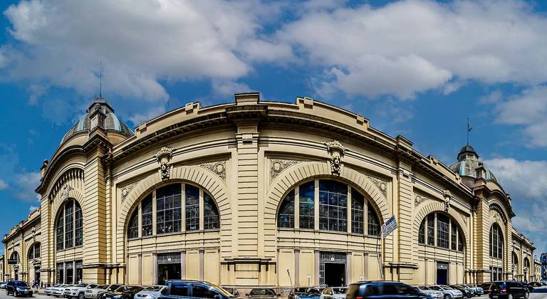 Mercadão: Sabores e aromas se misturam nesse ponto turístico, representando a riqueza da gastronomia paulistana.