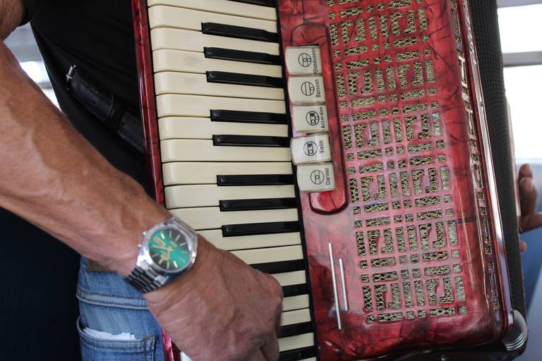 A música que toca com o movimento.
