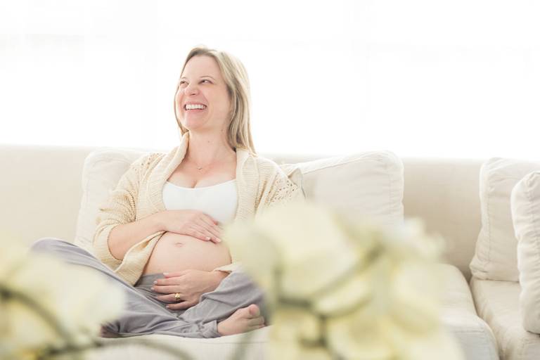 fotografia de gestante em casa