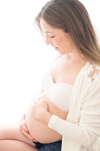 foto gestante luz natural