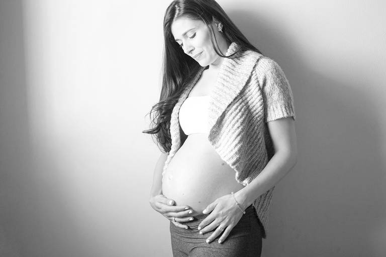 fotografia de gestante-pretoebranco