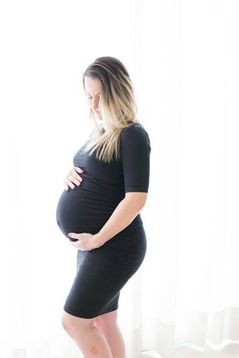 Ensaio de gestante em casa