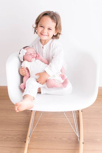 ensaio newborn natural com irmão