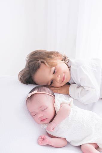 ensaio recém-nascido com irmão 