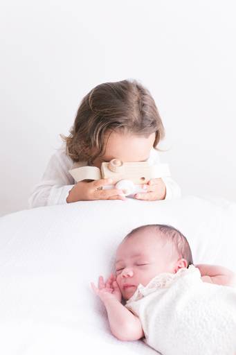 newborn com irmão mais velho