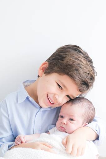  recém-nascido e irmão