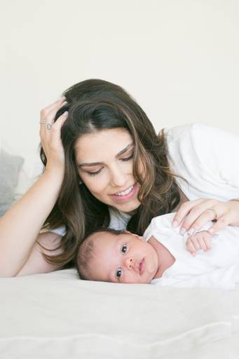 foto de recém-nascido e mae