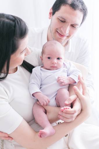 recém-nascido com pais 