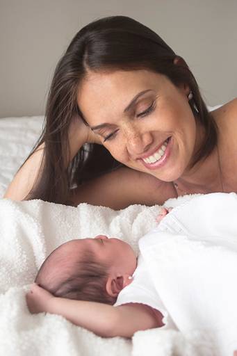 recém-nascido e mãe