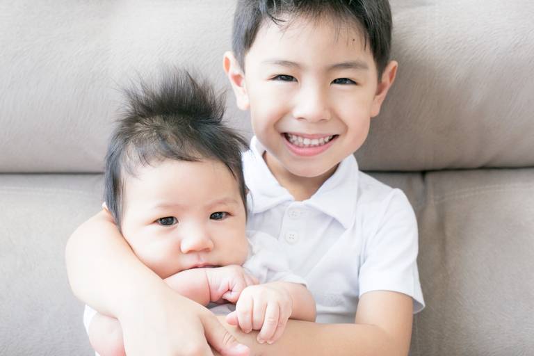 ensaio bebe e irmão