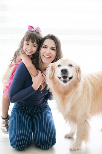 foto mãe filha e pet