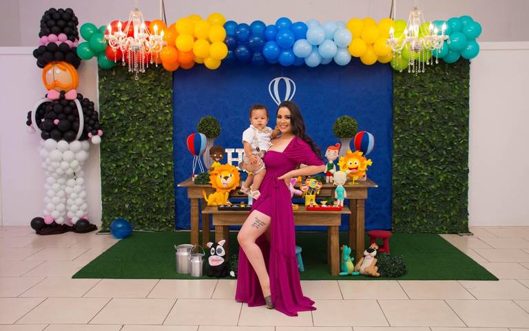 mae-e-filho-na-decoraçao