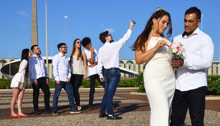 ensaio de família no setor militar urbano  