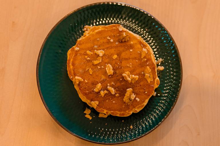 PANQUECA DE NOZES E CARAMELO