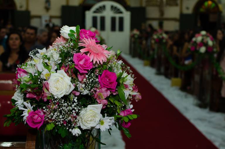 Zemar Fotografia - Detalhe da decoração da Igreja com flores