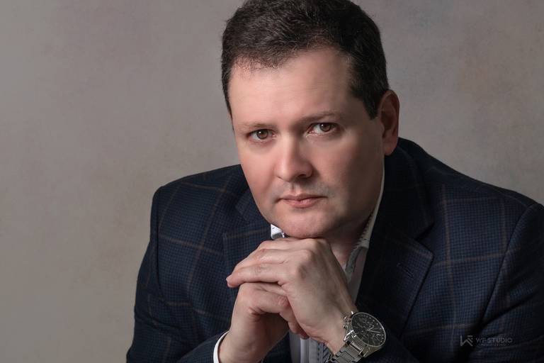 Dr. Leo Fernandes - Cirurgião Plástico - Foto Studio - Site e Redes Sociais