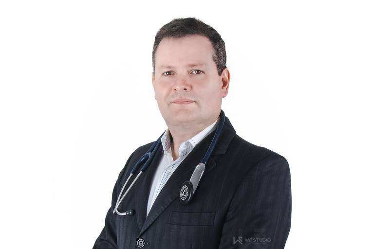 Dr. Leo Fernandes - Cirurgião Plástico - Foto Studio - Redes Sociais
