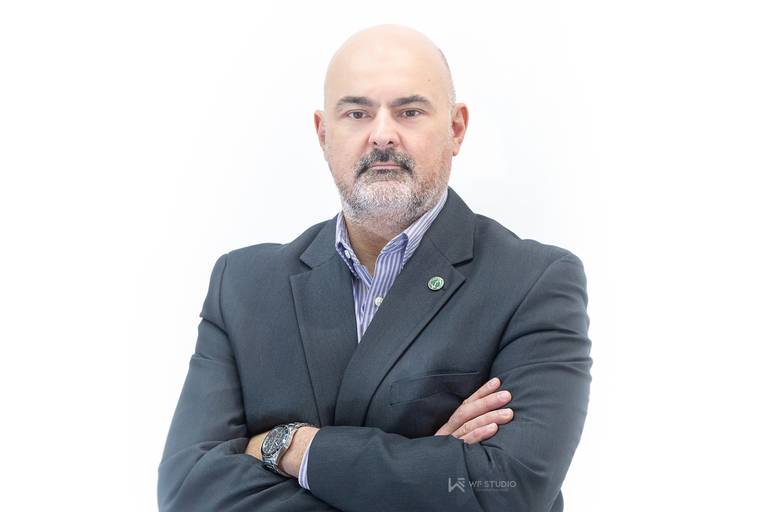 Dr. Carlos Naufel - Cirurgião Digestivo / Trauma - Foto para Redes Sociais