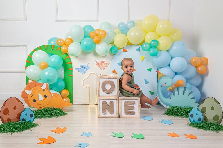 Smash the cake - ensaio de aniversário - ensaio de 1 ano - ensaio tema dino baby