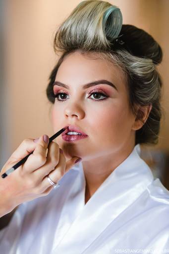 FOTOS NOIVAS NO MAKING OF EM CASAMENTOS EM NITEROI