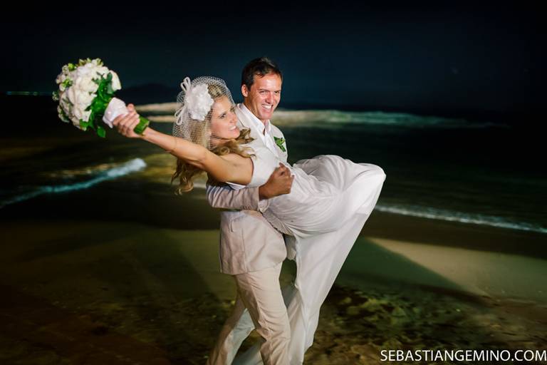FOTOGRAFO DE CASAMENTO BUZIOS, COM FOTOS NA PRAIA 