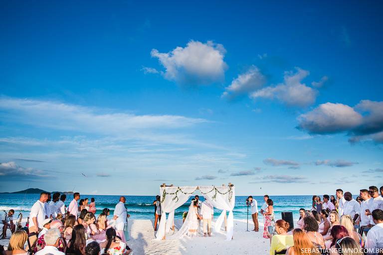 FOTOS DE CERIMONIA DE CASAMENTO NA PRAIA EM CABO FRIO