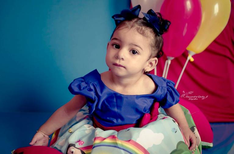 Ensaio infantil realizado em nosso estúdio em Contagem. Tema Show da luna a mamãe e sua família registrou esse lindo momento para comemorar o primeiro aninho da Anny