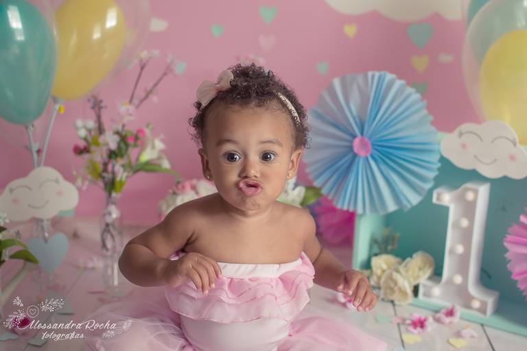 Ensaio Infantil realizado em nosso estúdio em Contagem. Mamãe e papai vieram comemorar o primeiro aninho da Alanna. Momentos em família. 