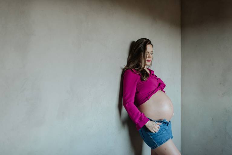 Ensaio gestante em casa