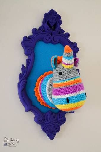 enfeite de unicórnio em porta