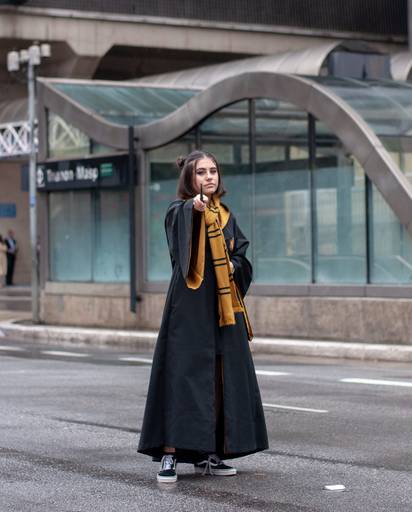 Adolescente fantasiada de harry potter