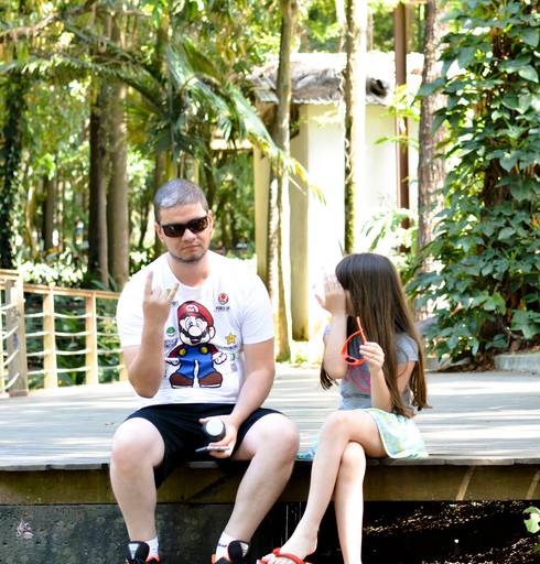 pai e filha no parque