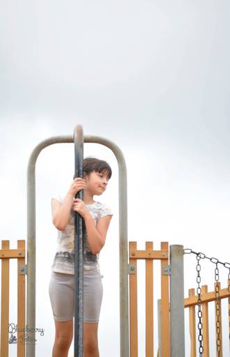 criança brincando no parque