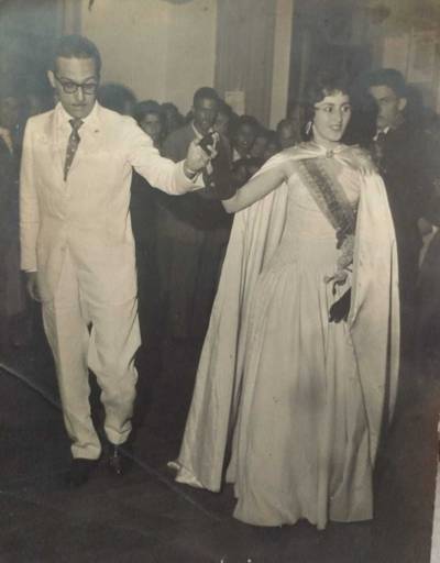 Teresinha coroada rainha do Independente Futebol Clube de Trajano de Moraes - 1960