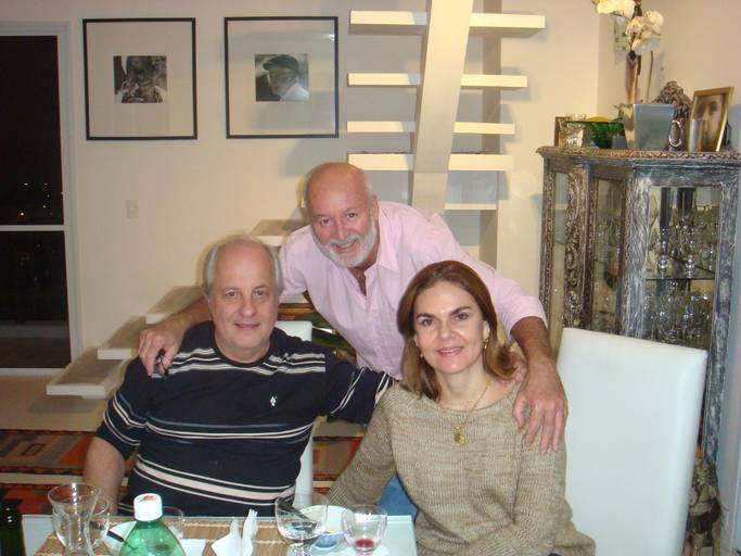 Jantar com meu primo Luiz Cesar Sartori e sua esposa em meu apartamento em São Paulo em 2012.