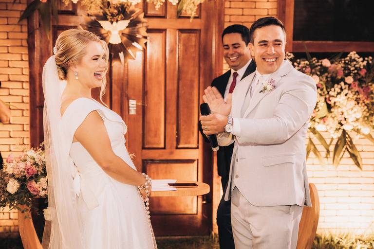 Ele disposto a parcelar o mundo em 12 vezes e dar pra ela. 