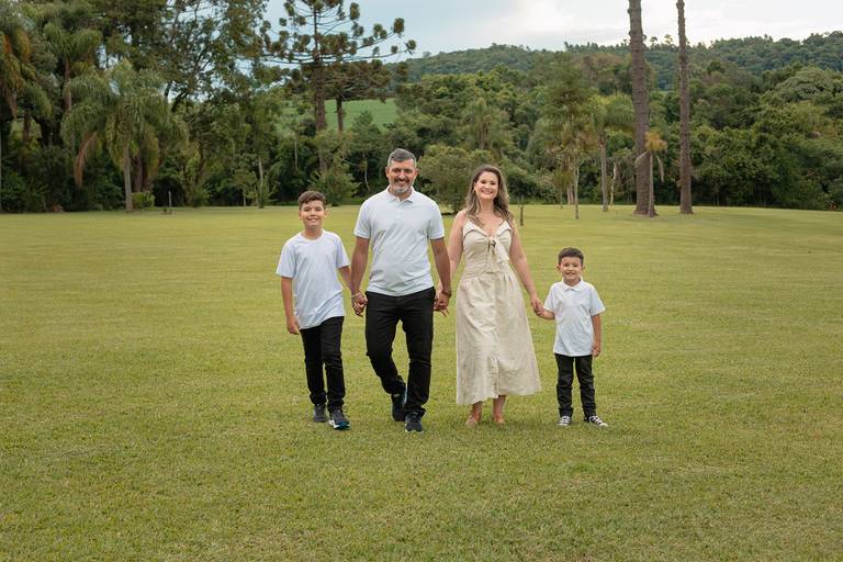 fotografo - debutante - 15 anos - arapongas  - paraná -ensaio em familia fotografo em maua da serra e vale do ivai - apucarana - marilandia do sul - faxinal - casamento - ensaio feminino - aniversário - festa infantil - aniversario - gestante