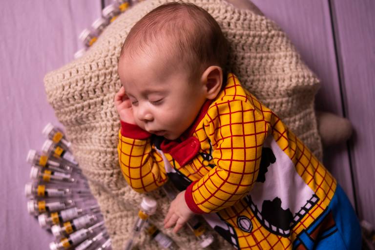 clexane para representar o período em que a mamãe precisou tomar a medicação na barriga durante a gestação