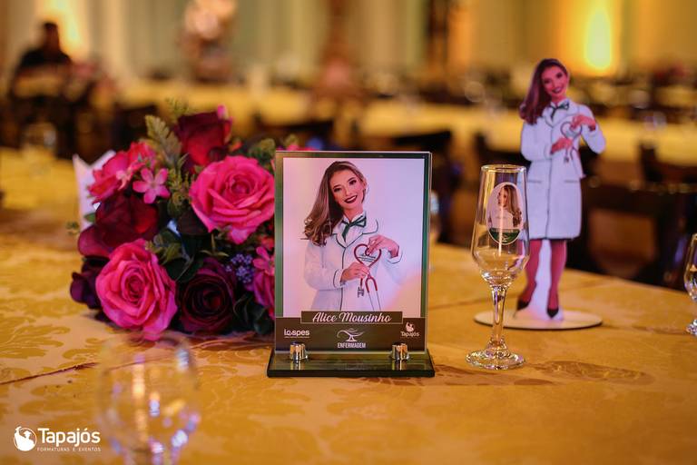 Porta-retrato 15x21, taça de vidro personalizada e mini stand up